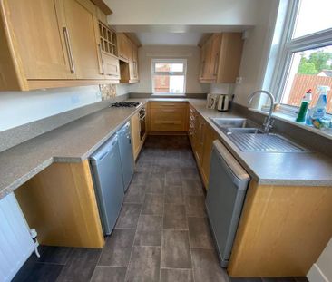 3 bedroom semi-detached house to rent - Photo 6