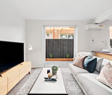SPACIOUS TWO BED IN RIPPONLEA! - Photo 4