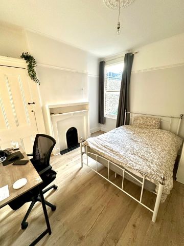 2 Bed Maisonette, Denehurst Gardens, W3 - Photo 4