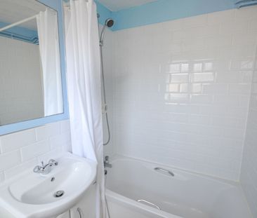 Crabbs Cottage, CM17, Old Harlow - Photo 4