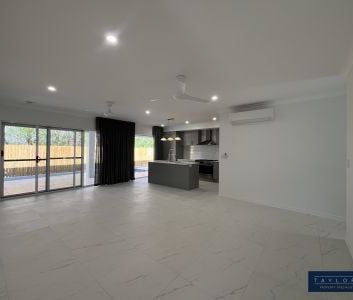 Brand New Luxury Home with Pool in Cannonvale! - Photo 1