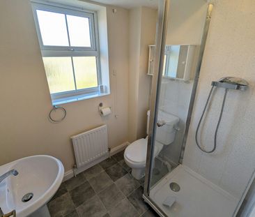 Detached house to rent on - Photo 1