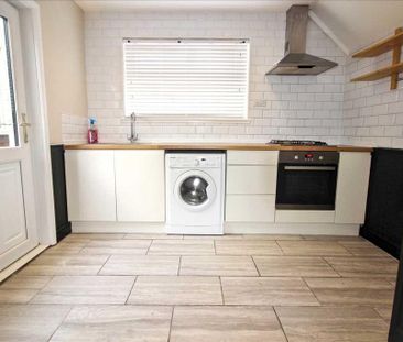 2 bedroom semi-detached house to rent - Photo 5