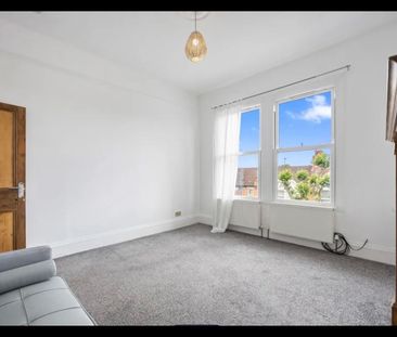 2 Bed Penthouse, St Marys Road, NW10 - Photo 6