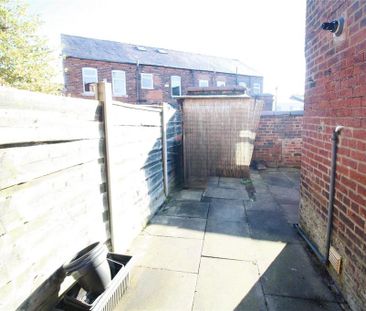 2 bedroom end of terrace house to rent - Photo 1