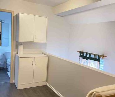 3000 Atlin Place town house — Coquitlam, BC (3-Bedroom) - 3 Bedroom - Photo 6