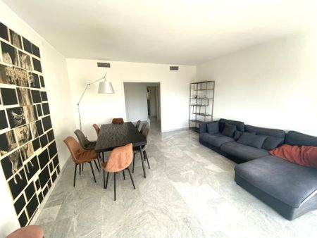 Appartement 4 pièces 120m2 MARSEILLE 8EME 2 910 euros - Photo 2