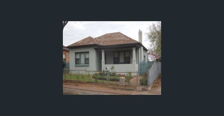 DELIGHTFUL TWO BEDROOM RESIDENCE WITH LARGE DOUBLE GARAGE AND PRIVATE LEAFY GARDEN. - Photo 3