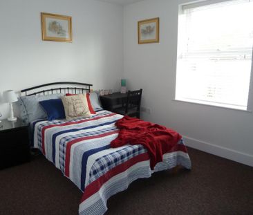 Alumhurst Road, Bournemouth, Dorset, BH4 8EW - Photo 2