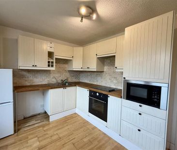 2 bedroom semi-detached house to rent - Photo 5