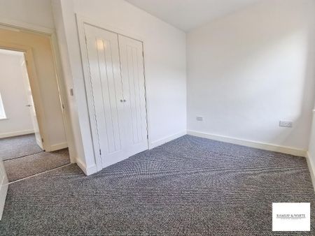 3 bedroom end of terrace house to rent - Photo 3