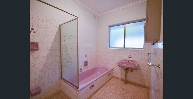 Located close to Tea Tree Plaza, Modbury Hospital, bus and schools - Photo 1