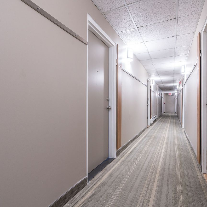 800 Richmond Street West - Photo 1