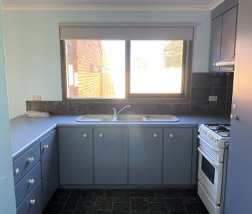 Fully Renovated Family Home in Prime Rockbank Location – Walk to Sc... - Photo 3