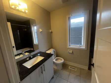 For Lease - 230 Prince William Way, Barrie, Ontario - Photo 5