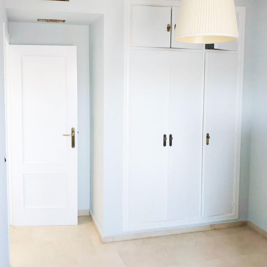 Piso de alquiler en Camino de Antequera - Photo 1