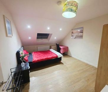 1 bedroom in a house share to rent - Photo 3