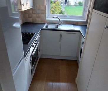 1 bed Flat in York Close , Horsham, RH13 5PH - Photo 5