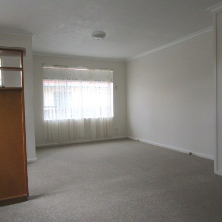 Spacious 2 Bedroom Unit with Reverse Cycle Heating & Air Conditioning - Photo 1