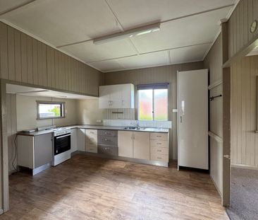 TIDY TIMBER HOME - Photo 4