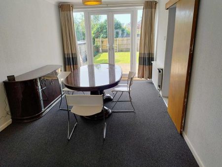 4 bedroom detached house to rent - Photo 4