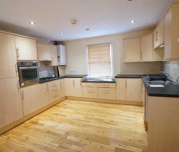 3 bedroom end of terrace house to rent - Photo 2
