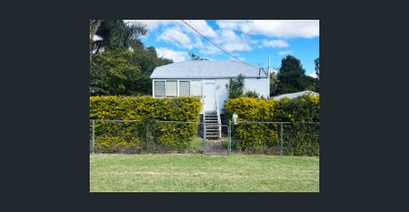 Charming 3 Bedroom Rental House with Ample Parking in Raceview! Book Your Viewing Today! - Photo 4