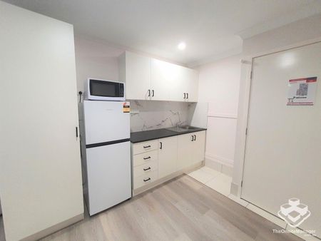 Furnished + Bills Incl + Free WiFi! - Photo 2