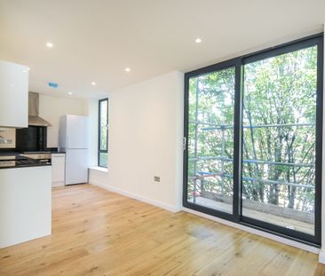 London Road, Kingston Upon Thames, Surrey, KT2 - Photo 3
