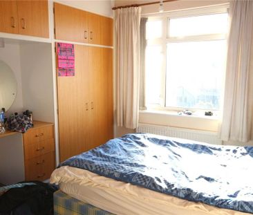 3 bedroom end of terrace house to rent - Photo 4