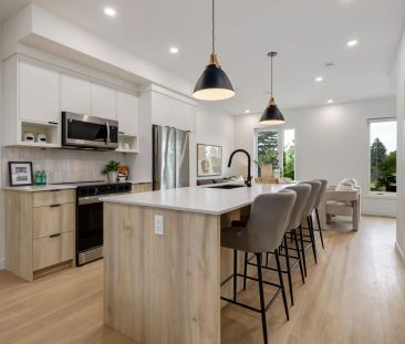 5470 - RK36 -3616 Richmond Road SW — Modern 3-Bedroom Townhouse in ... - Photo 4