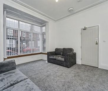 6 bedroom semi-detached house to rent - Photo 2