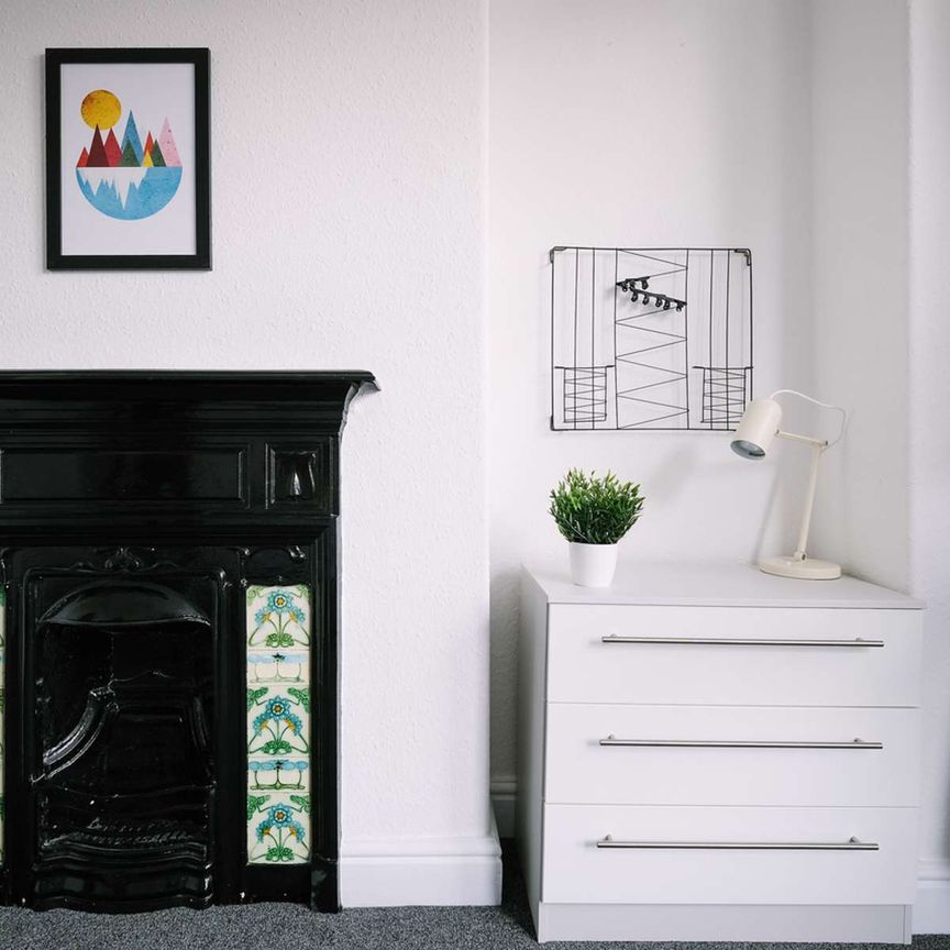 Gorgeous 5 bedroom home located in the heart of Lancaster. Bedroom 1 - Photo 1