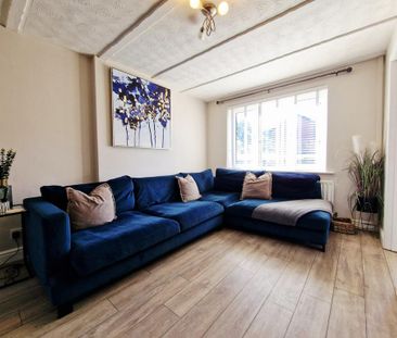3 bedroom semi-detached house to rent - Photo 2