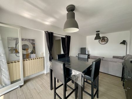 Location Appartement 4 pièces 89m² SETE 34200 - Photo 2