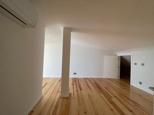 Apartamento T3 + 2 em Duplex para arrendamento em São João do Estoril próximo do mar - Photo 1