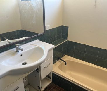 Convenient With Air Con - Photo 5