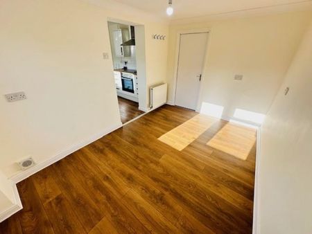 3 bedroom House To Let - Photo 5