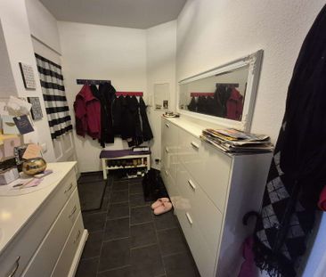 Sommer auf dem Balkon - 1,5-Raum-Wohnung im 3.OG mit Einbauküche ab... - Foto 5