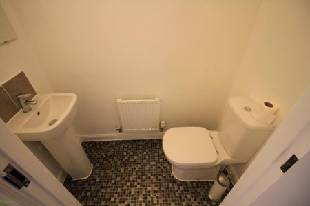 4 bedroom terraced house to rent - Photo 4