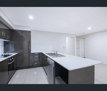 Modern Family Living with Style and Comfort - Photo 5