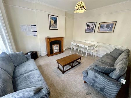 4 bedroom detached house to rent - Photo 2