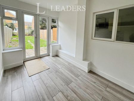 3 bedroom terraced house to rent - Photo 2