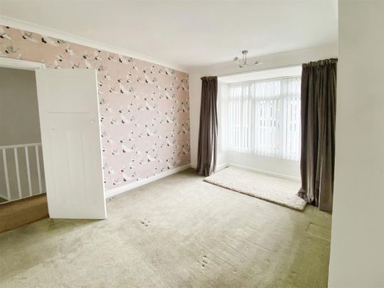 3 Bedroom Semi-Detached House for rent in Victoria Road, Doncaster - Photo 1