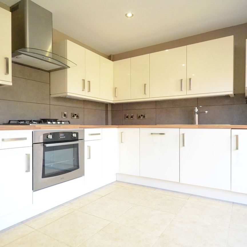 Macphail Close, Wokingham, RG40 - Photo 1