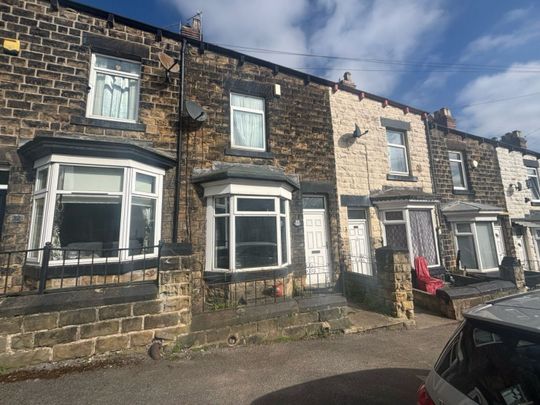 3 bed Terraced - To Let - Photo 1