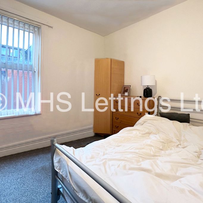 4 Bedroom Mid Terraced House for rent in Welton Place - Photo 1