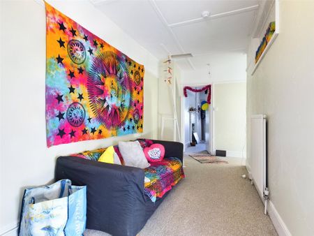 4 bedroom apartment to rent - Photo 3