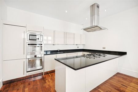 3 bedroom mews to rent - Photo 4