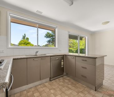 30 Spafford Crescent, Farrer ACT 2607 - House For Rent | Domain - Photo 4